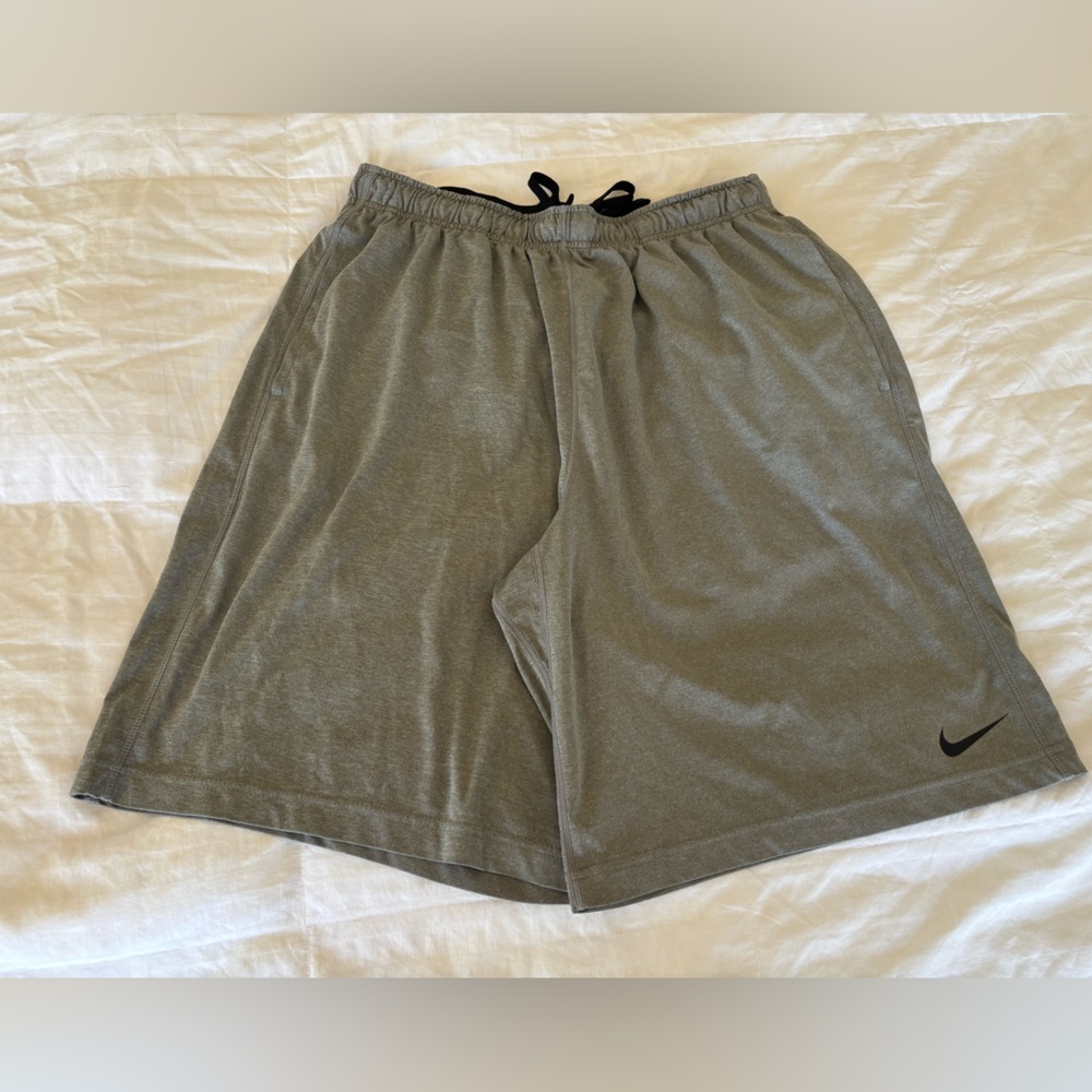 Nike Men’s XL grey Dri fit gym athletic basketball shorts